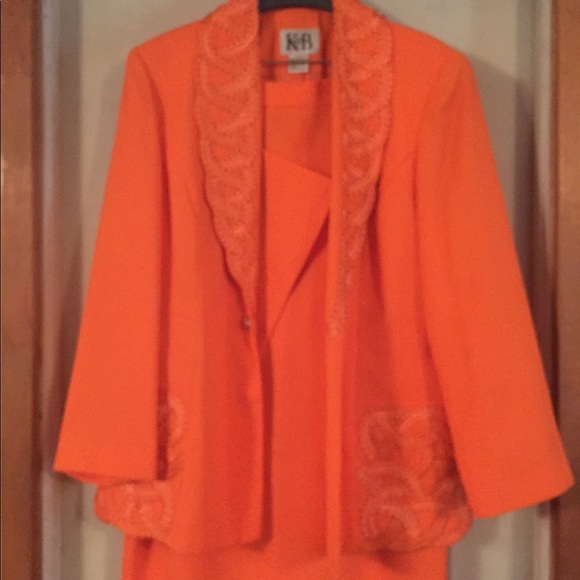 Women suit - Picture 2 of 2